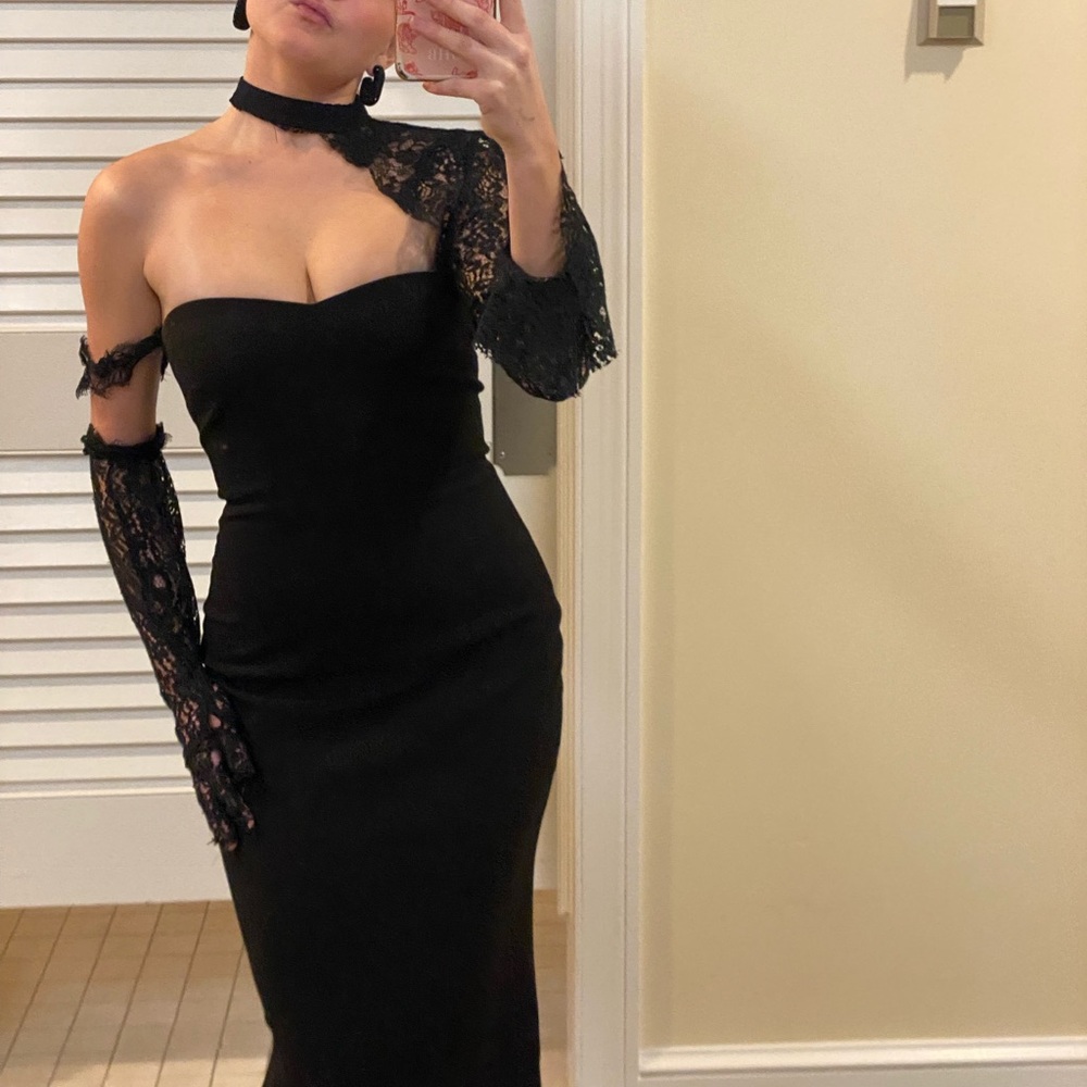 Elegant Black Lace Evening Dress